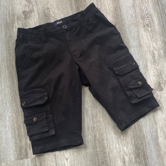 Black Cotton Bermuda Cargo Shorts | Size: 4 - Picture 2 of 16